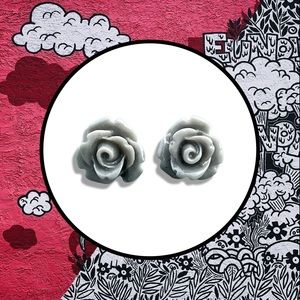 Gray Flower Stud Earrings
